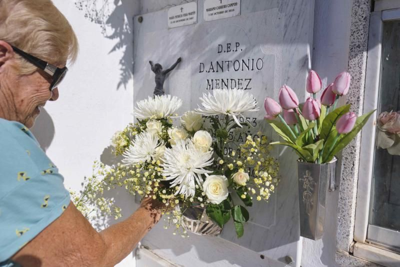 Cementerio de San Lastenia en el día de Todos los Santos