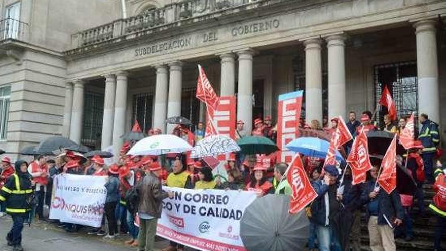 Concentración de ante la Subdelegación del Gobierno. // R. V.