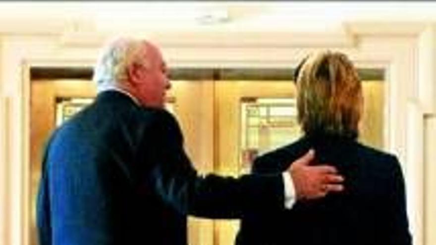 Moratinos y Clinton piden a Haidar que deje la huelga