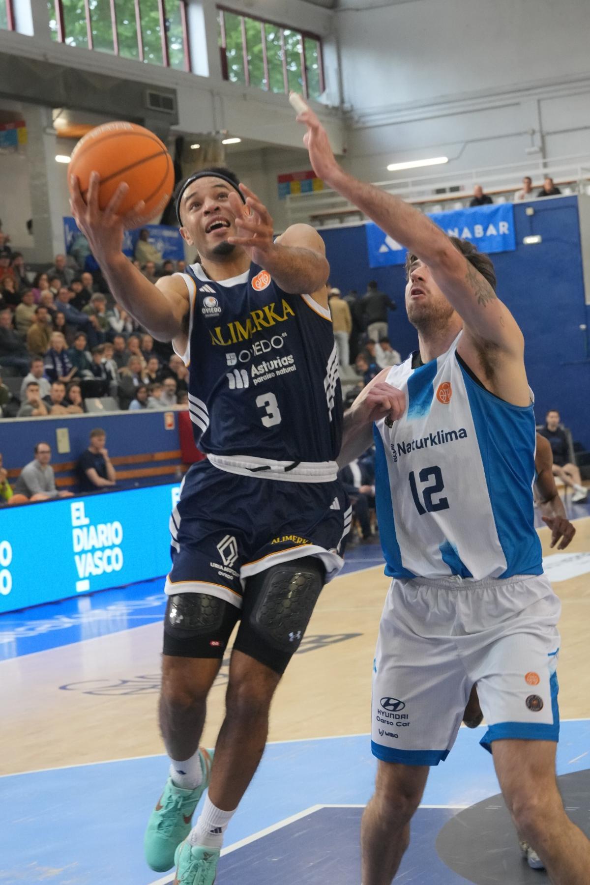 EN IMÁGENES: Así fue la victoria del Alimerka Oviedo Baloncesto en la cancha del Gipuzkoa Basket (79-93)
