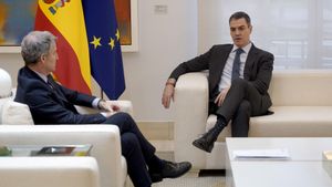 Pedro Sánchez y Alberto Núñez Feijóo en el Palacio de la Moncloa.