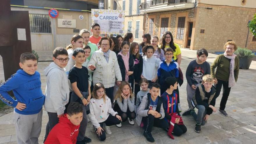 8M en Mallorca: Alumnos del colegio de Sant Llorenç cambian los nombres de diez calles para dar visibilidad a mujeres del municipio