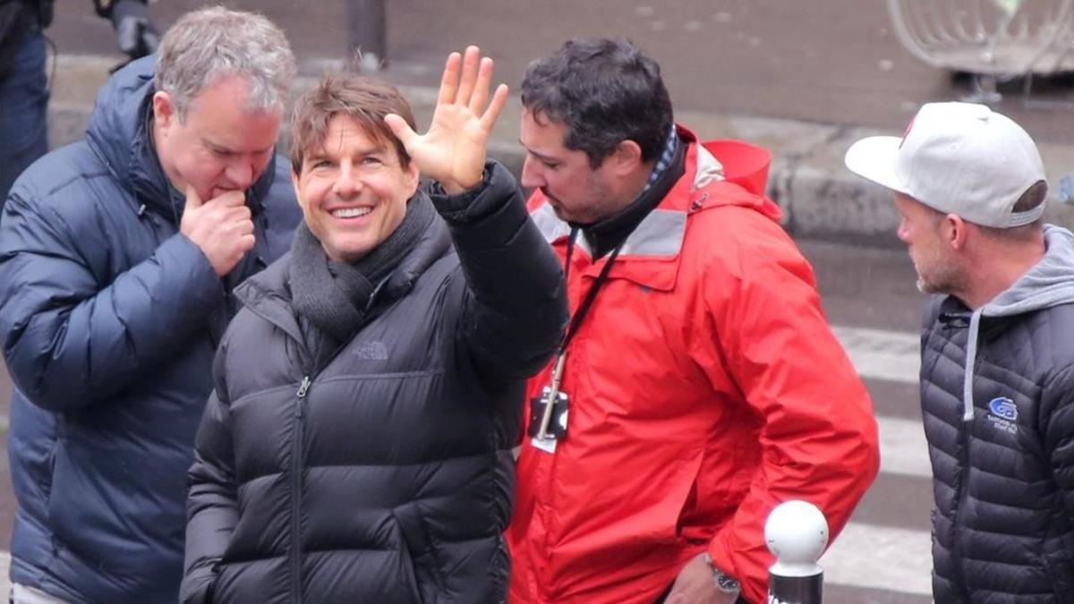 lmmarco38283374 us actor tom cruise waves during the filming of  mission imp170503192659
