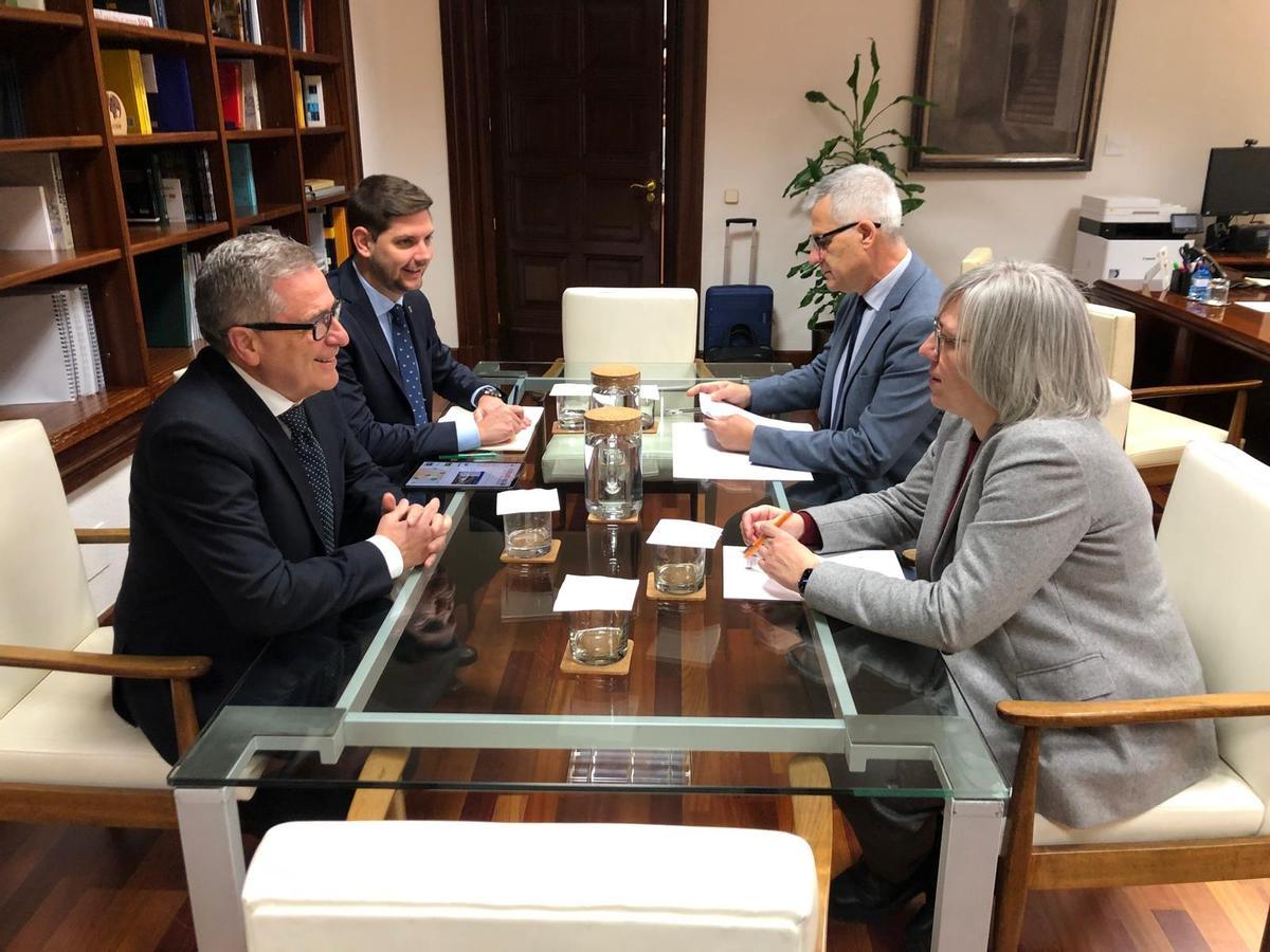 Reunión en el Ministerio de la Vivienda.