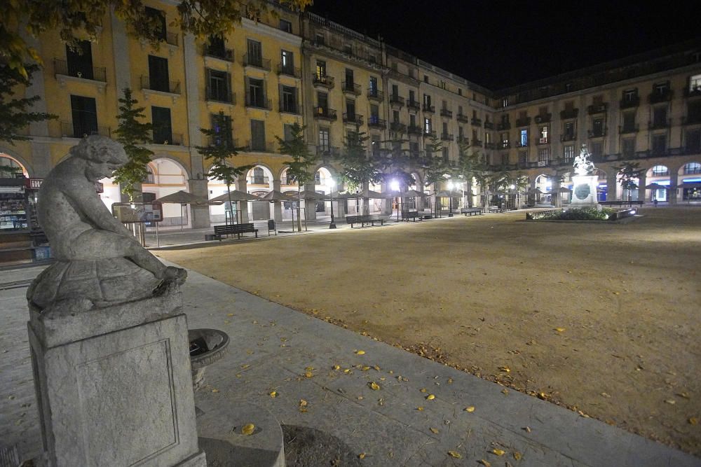 Els carrers de Girona buits en la primera nit del toc de queda