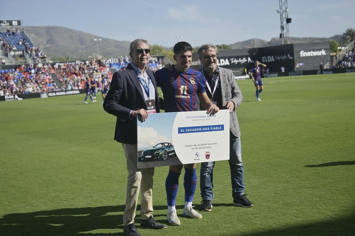Eldense-Castellón: El Eldense sale malherido del vendaval (2-3)