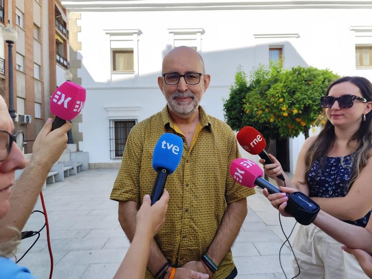 El diputado de Unidas por Extremadura José Antonio González Frutos en declaraciones a los medios