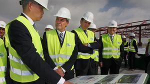 El president Artur Mas va visitar ahir dijous les obres de la nova terminal de contenidors de Moll Prat.