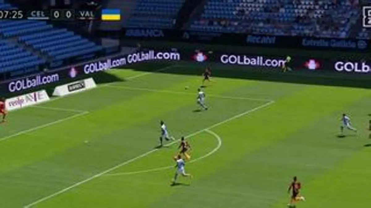 Conexión total: Diego López asiste y Kluivert hace el 0-1