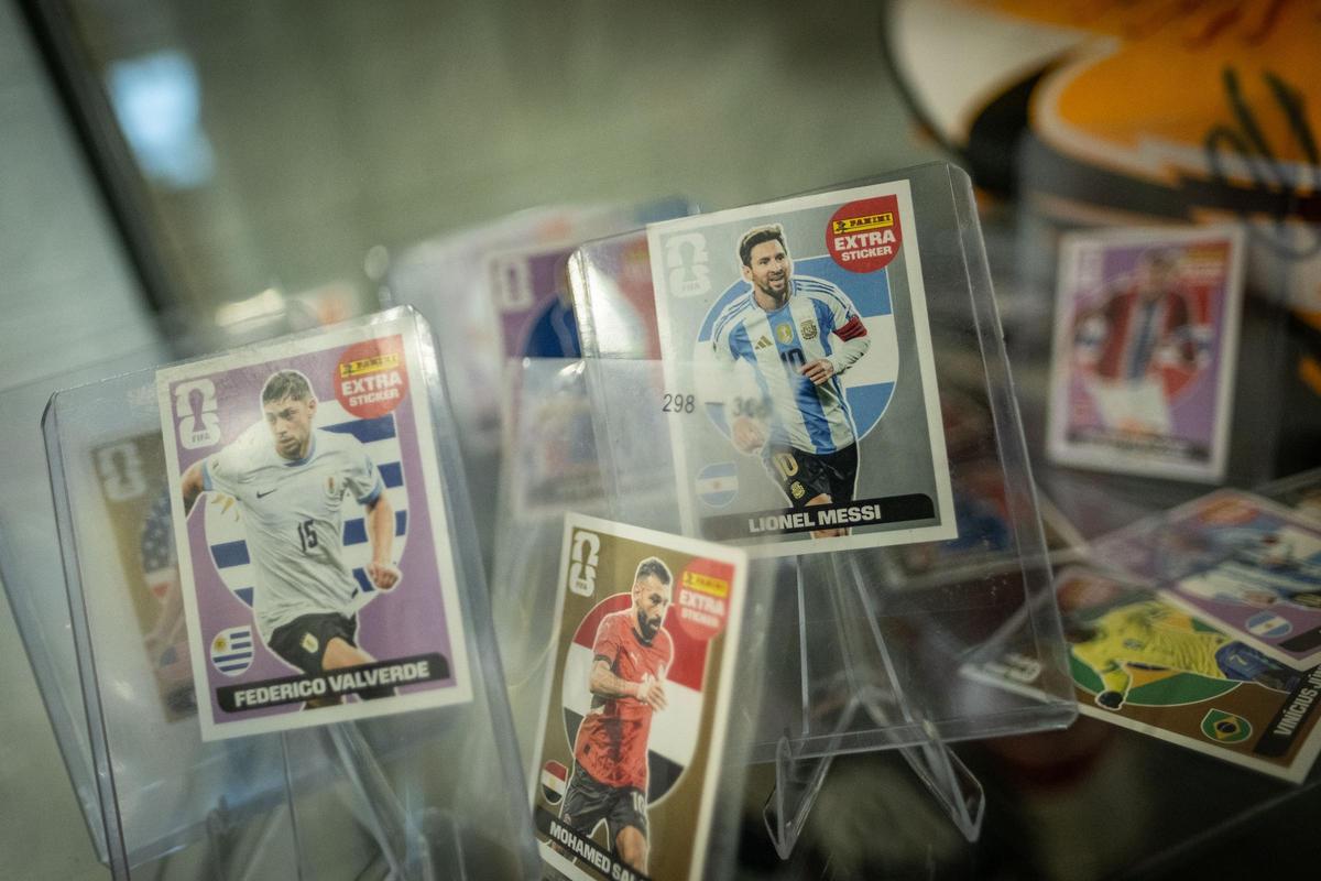 Los cromos de Valverde, Salah y Messi.