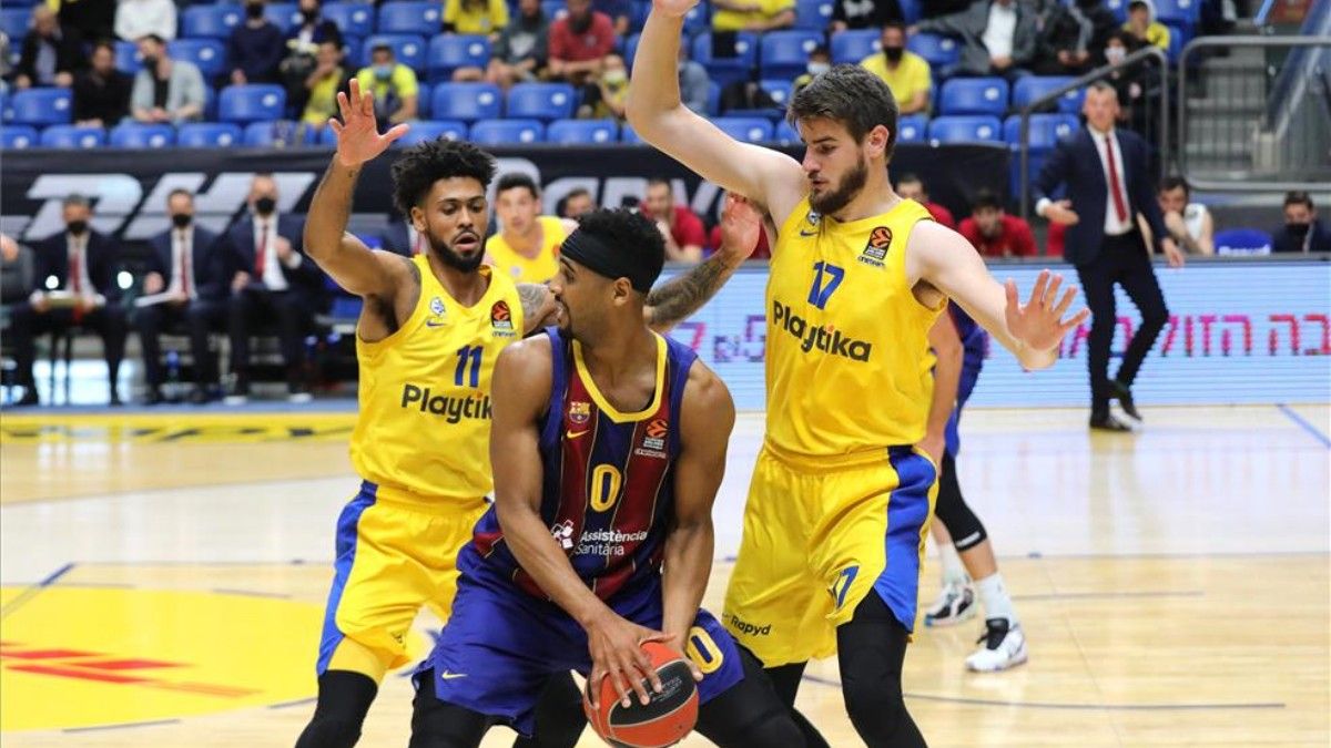 Davies, en una acción ante el Maccabi