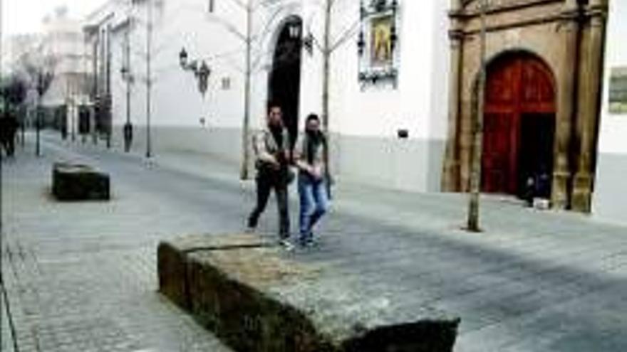 Celdrán ordena retirar los bloques de granito de Francisco Pizarro