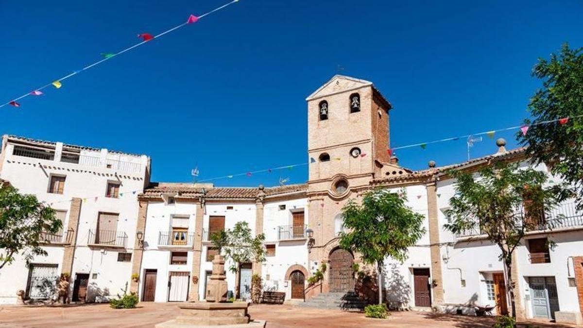 El pueblo de Zaragoza con una de las plazas más raras de España.