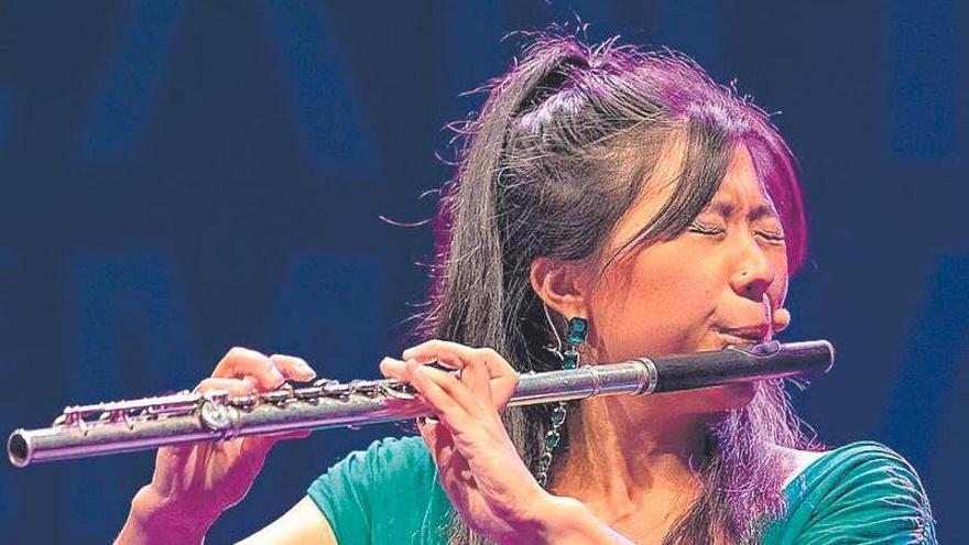 La flautista canadiense Laura Wong, primera extranjera en ganar el Filón