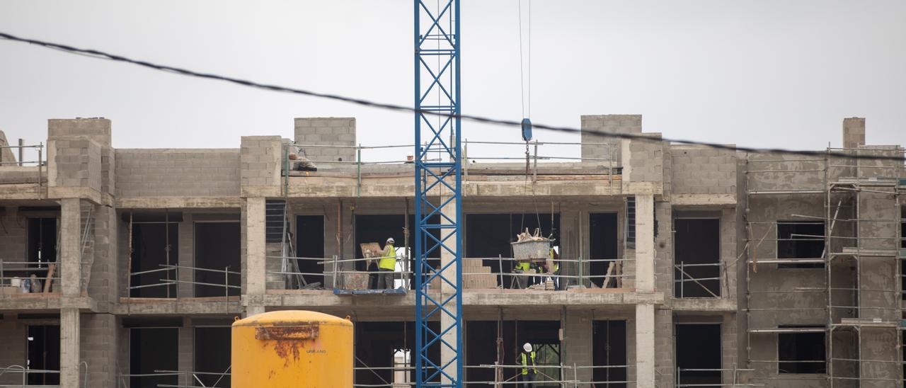 Los técnicos de la fundación de la construcción aumentan las obras a visitar