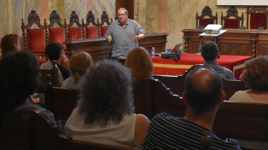 L’historiador Albert Rumbo diu que el concepte de maces plenes no existeix