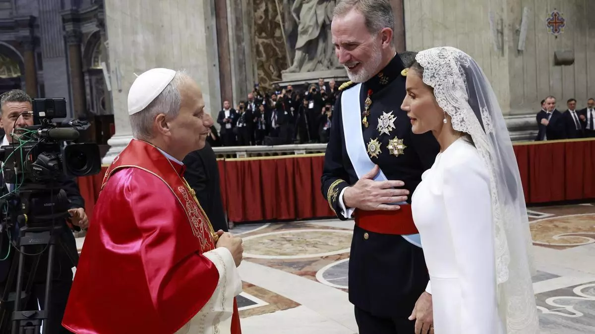 La mantilla "fallera" de la reina Letizia: entre el protocolo y la solemnidad