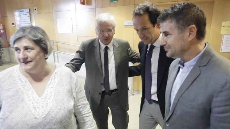 Camps, Mascarell, Pons y Cerdà, ayer, en la conselleria de Presidencia.