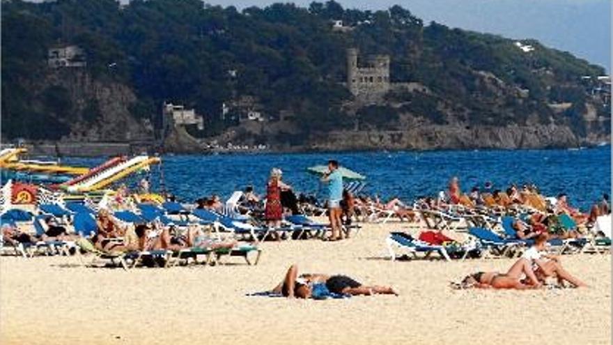 Els turistes ja comencen a omplir el litoral gironí, i una bona part d&#039;ells s&#039;allotgen en hotels.