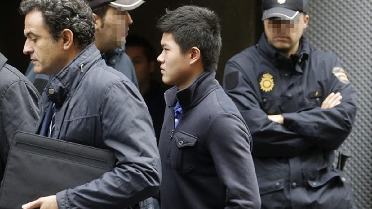 Un ciudadano chino llega a la Audiencia para delcarar en el marco de la operación Emperador, el pasado día 20 de octubre.
