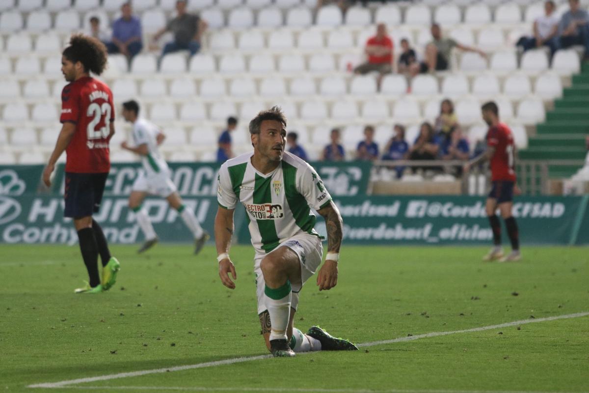 Piovaccari se lamenta tras un acción del cruce ante el Osasuna de la 2018-2019, último de los blanquiverdes en Segunda.