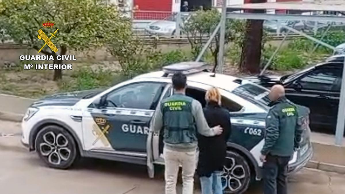 La Guardia Civil detiene a una gestora de seguros por estafar a cerca de una docena de clientes
