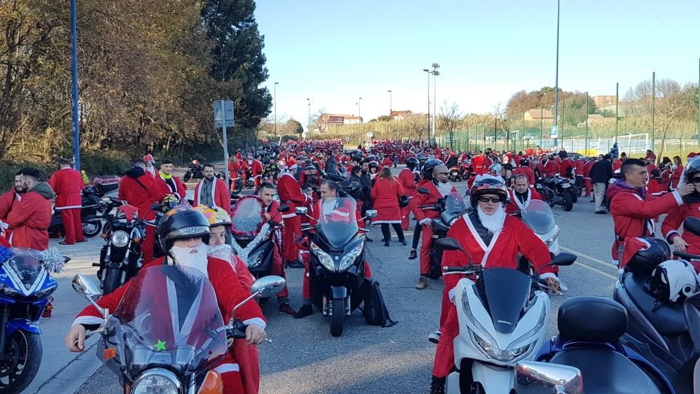 Un año más los papanoeles recorren las calles de Vigo, en un evento organizado por Moto Club Galicia y Revista Motera