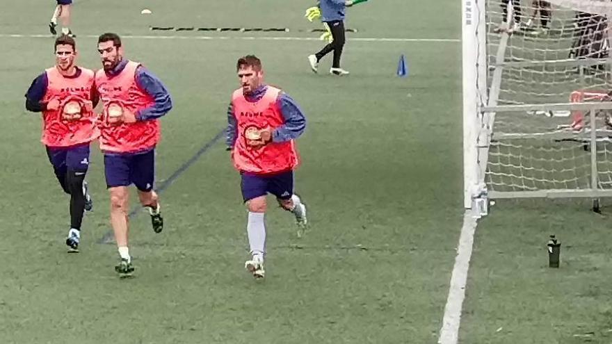 Seger, Nacho Méndez y Álex Arias, en el entrenamiento de ayer.