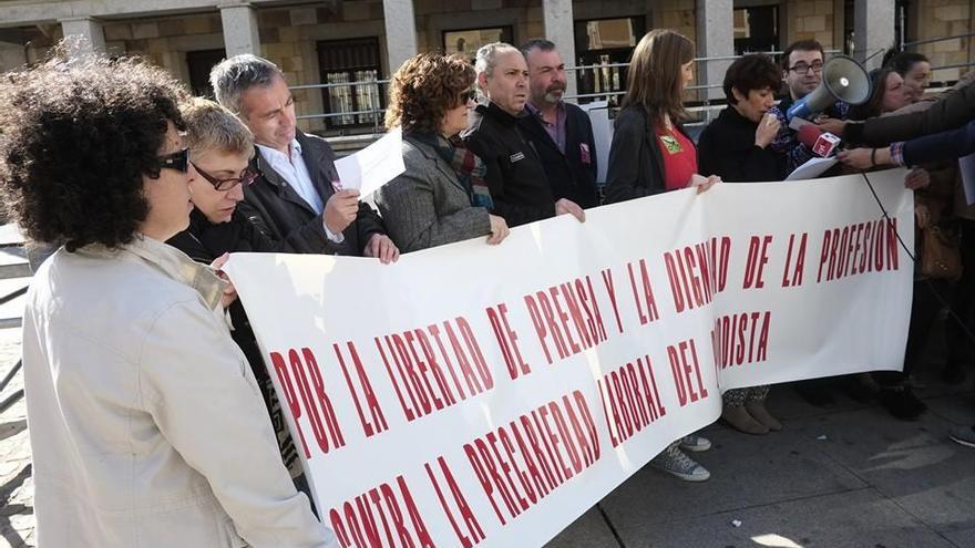 La prensa de Zamora, hoy, durante la concentración.