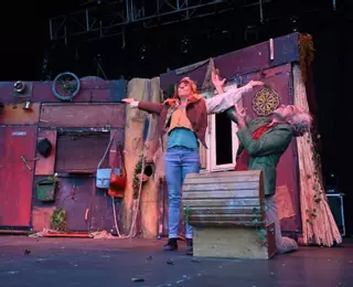Volé Temps lleva a la plaza de A Ferrería la magia circense