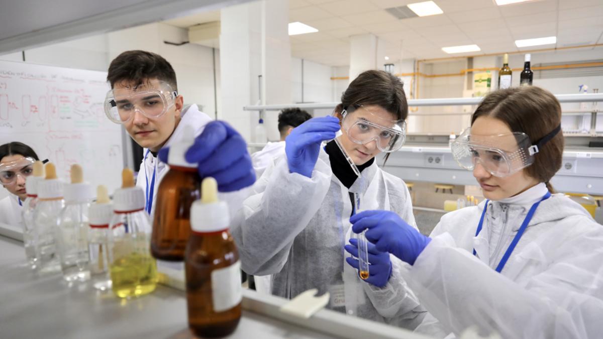 Más de 2.600 estudiantes conocen las ciencias.