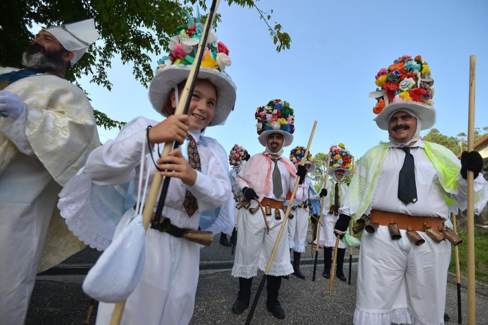 Los personajes de seis Carnavales tradicionales de la Península visitan este fin de semana Vilaboa, donde se celebra el primer Encontro de Entroidos de Galicia.