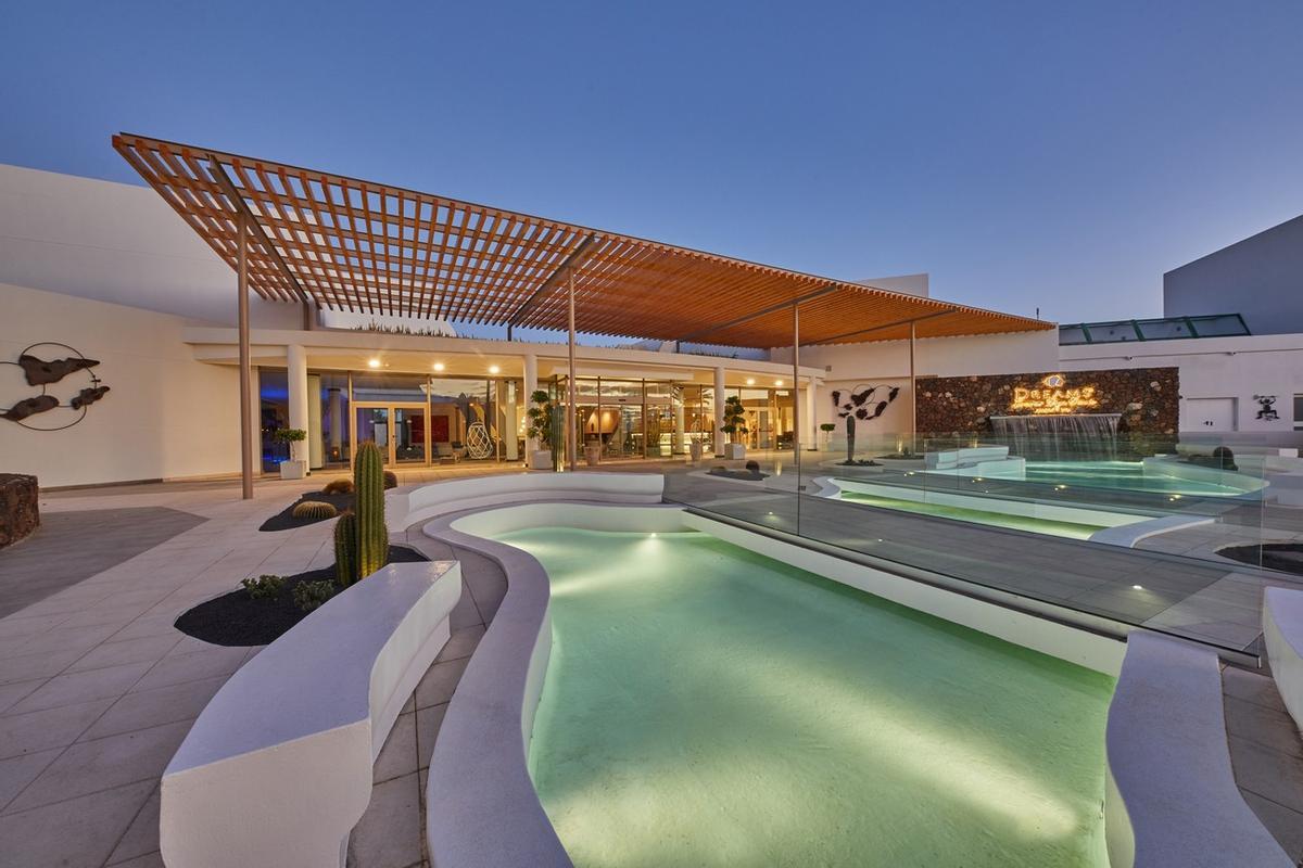 Este hotel en Playa Blanca tiene una ubicación privilegiada a las orillas del Atlántico