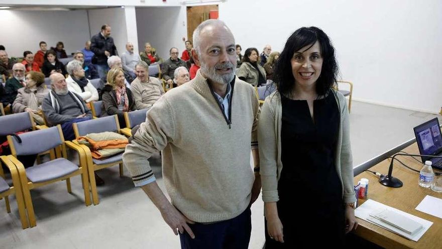 Ana Fernández y Pedro Luis Fernández, antes del coloquio en el Club LA NUEVA ESPAÑA de Gijón.