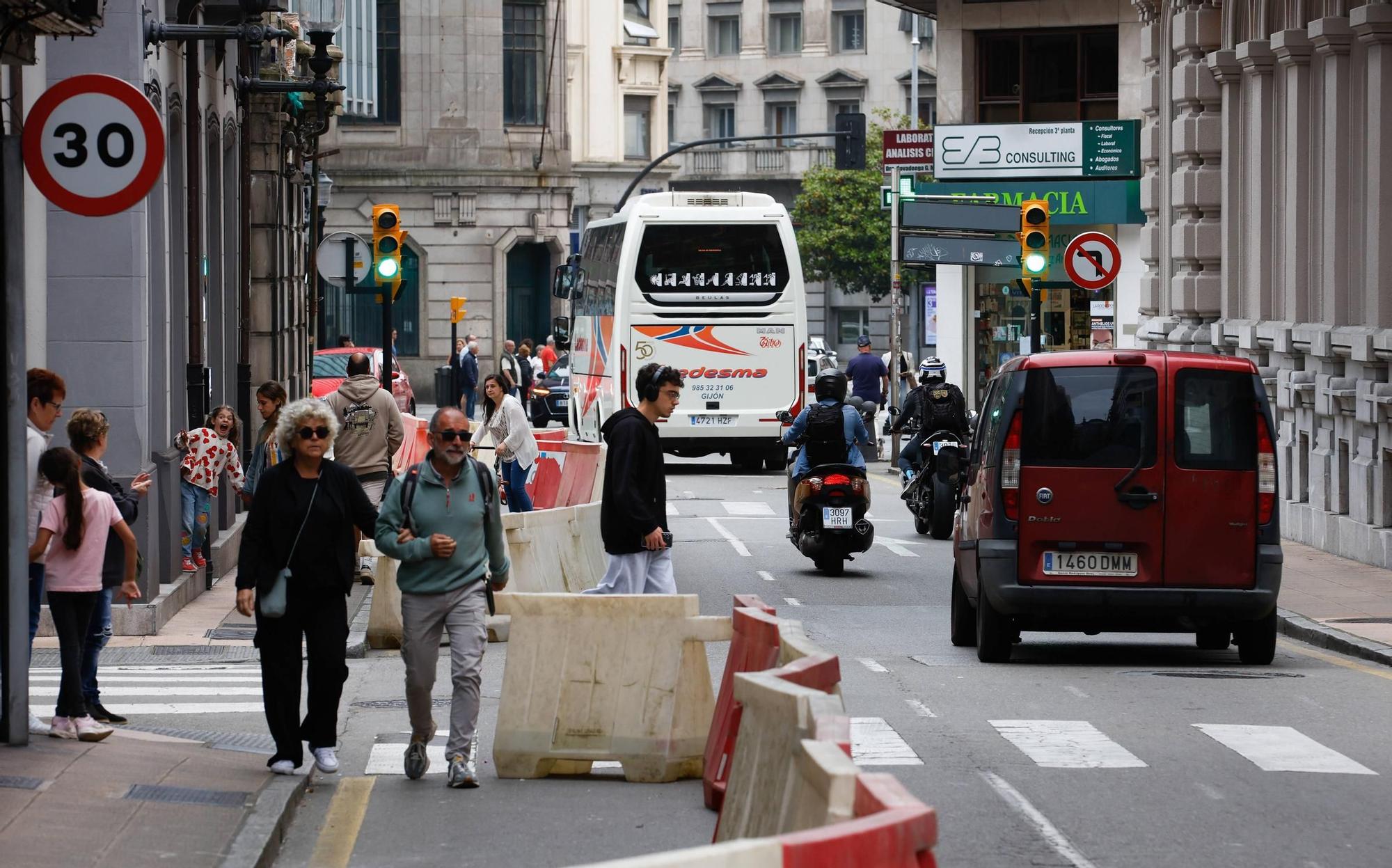 Los cambios de tráfico en el centro de Gijón pasan la prueba: "Es viable" (en imágenes)