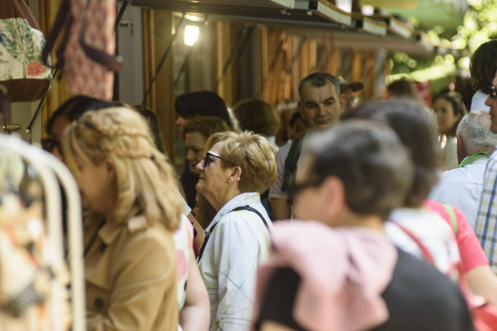 Galería de fotos: buen ambiente y sol en la celebración de la feria de la Ascensión en Oviedo