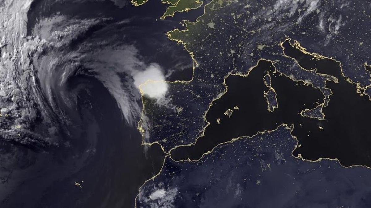 Las tormentas eléctricas dejan un reguero de incendios en Galicia