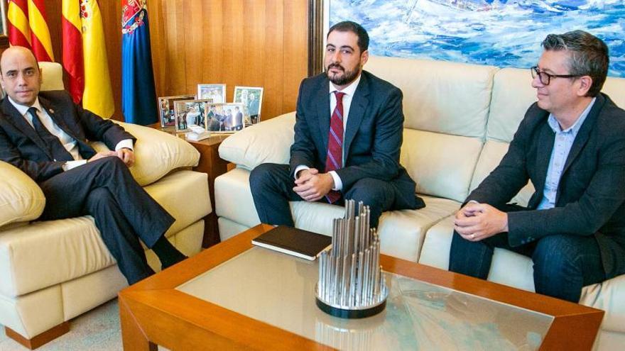 El alcalde, el gerente de UTE Alicante y el concejal de Limpieza, en la reunión de hoy