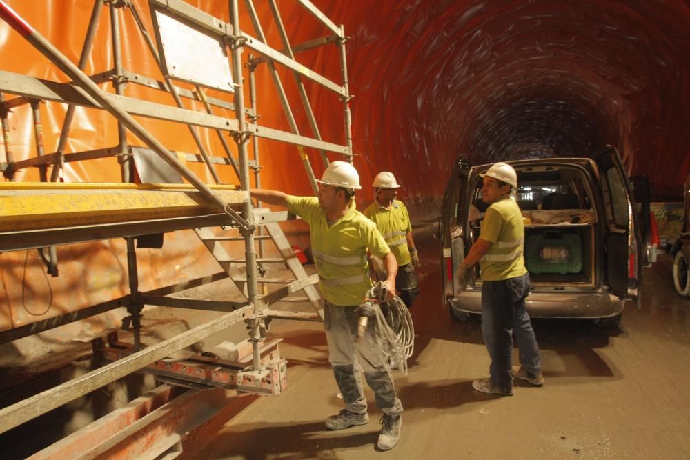 Visita a las entrañas del AVE en Galicia