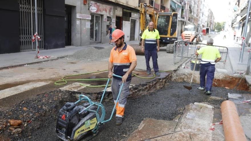 Trabajos en la calle Maestro Priego López.