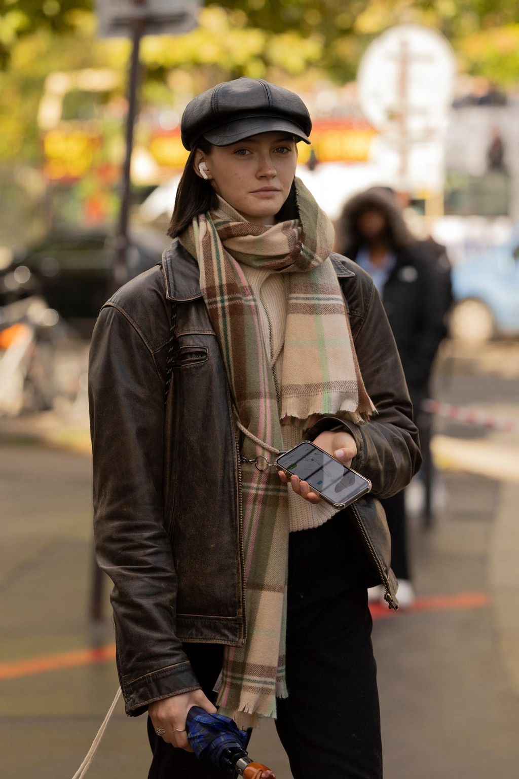 Asistente a la Semana de la moda, de París (septiembre 2022).