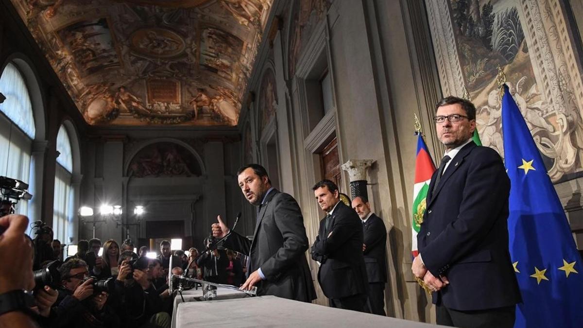 El líder de la Liga, Matteo Salvani, en una rueda de prensa tras reunirse con el presidente italiano Sergio Mattarella.