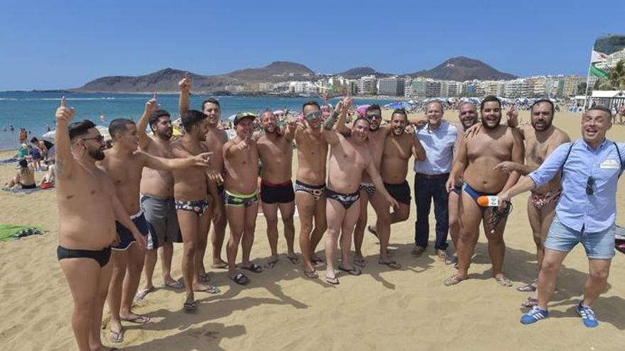 La Murga Los Twittys graba un vídeo invitando a cuidar Las Canteras