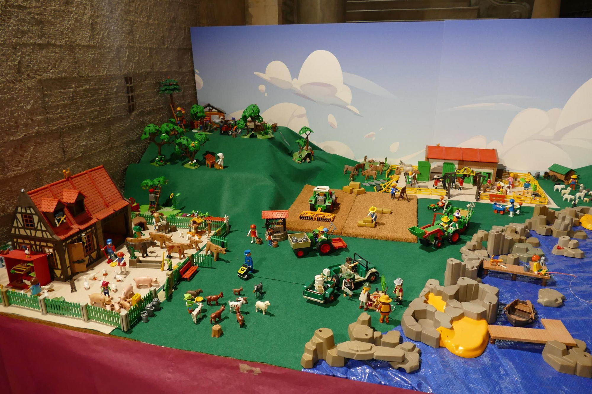 Centenars de clicks de Playmobil ocupen el Casino Menestral Figuerenc