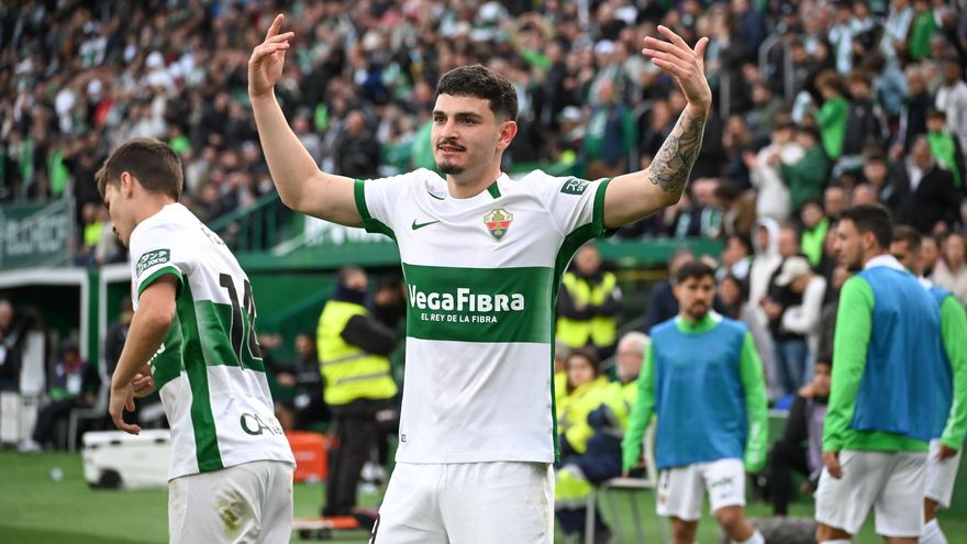 &quot;Canario&quot; Álvarez vuela en el Elche
