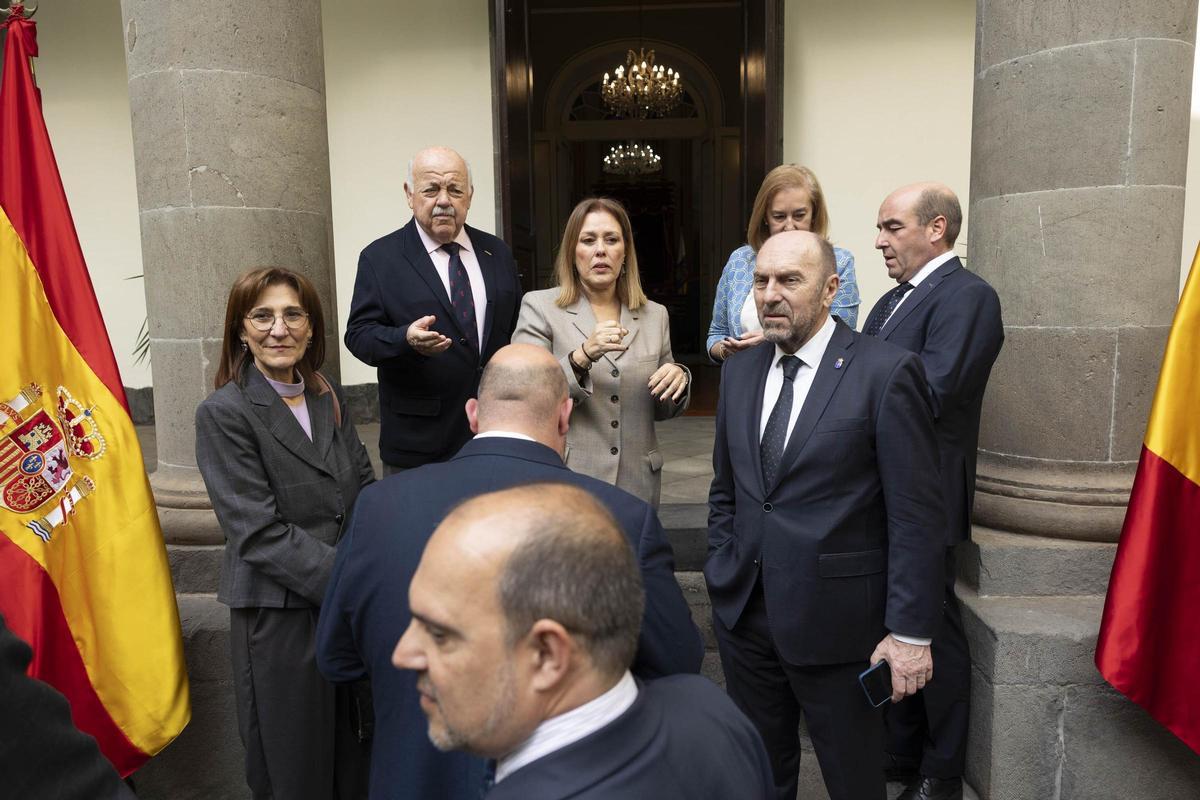 Juan Cofiño, primero por la derecha, durante la reunión de presidentes de parlamentos autonómicos.