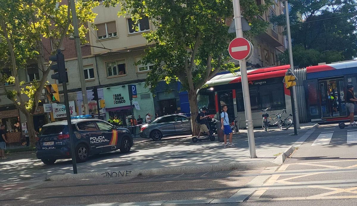 El siniestro ha tenido lugar en la intersección de las calles Fernando El Católico y Corona de Aragón, este viernes por la tarde en Zaragoza.