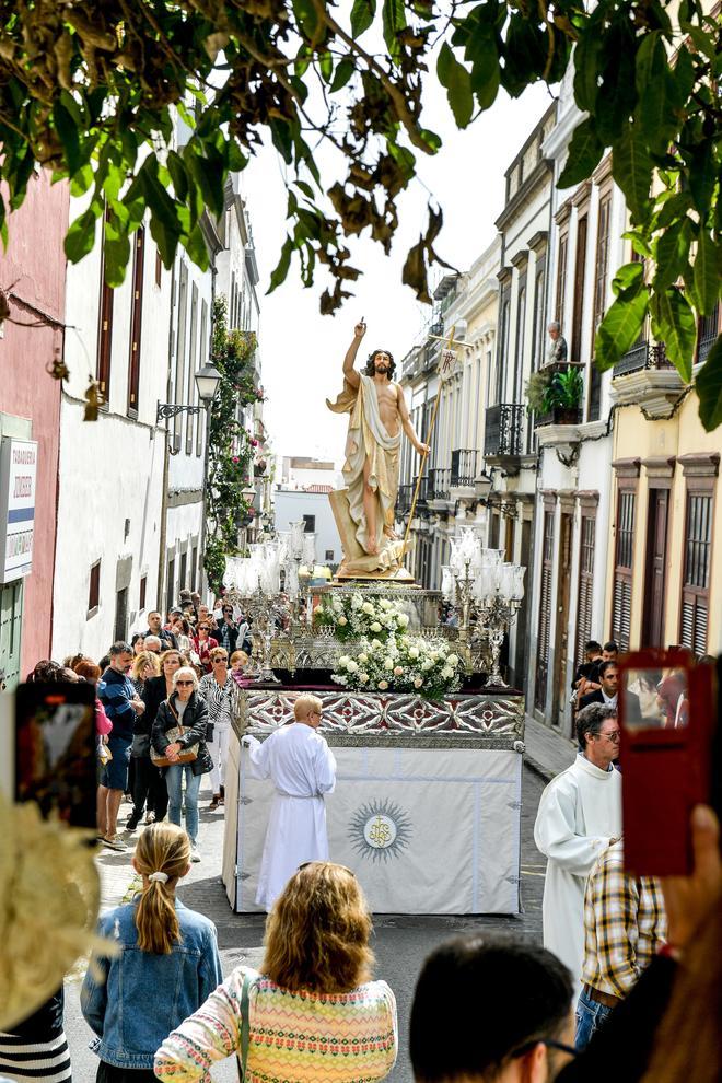 Procesión del Cristo Resucitado en la iglesia de Santo Domingo