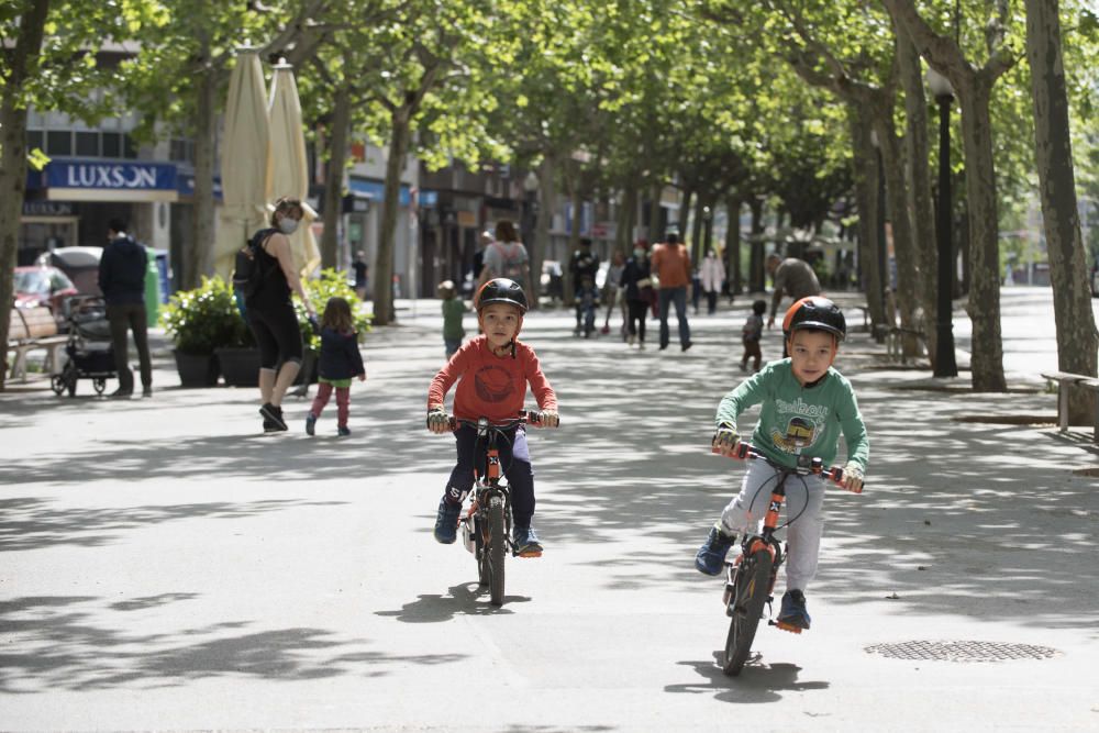 Els menors de 14 anys poden sortir a passejar una hora al dia acompanyats d''un adult