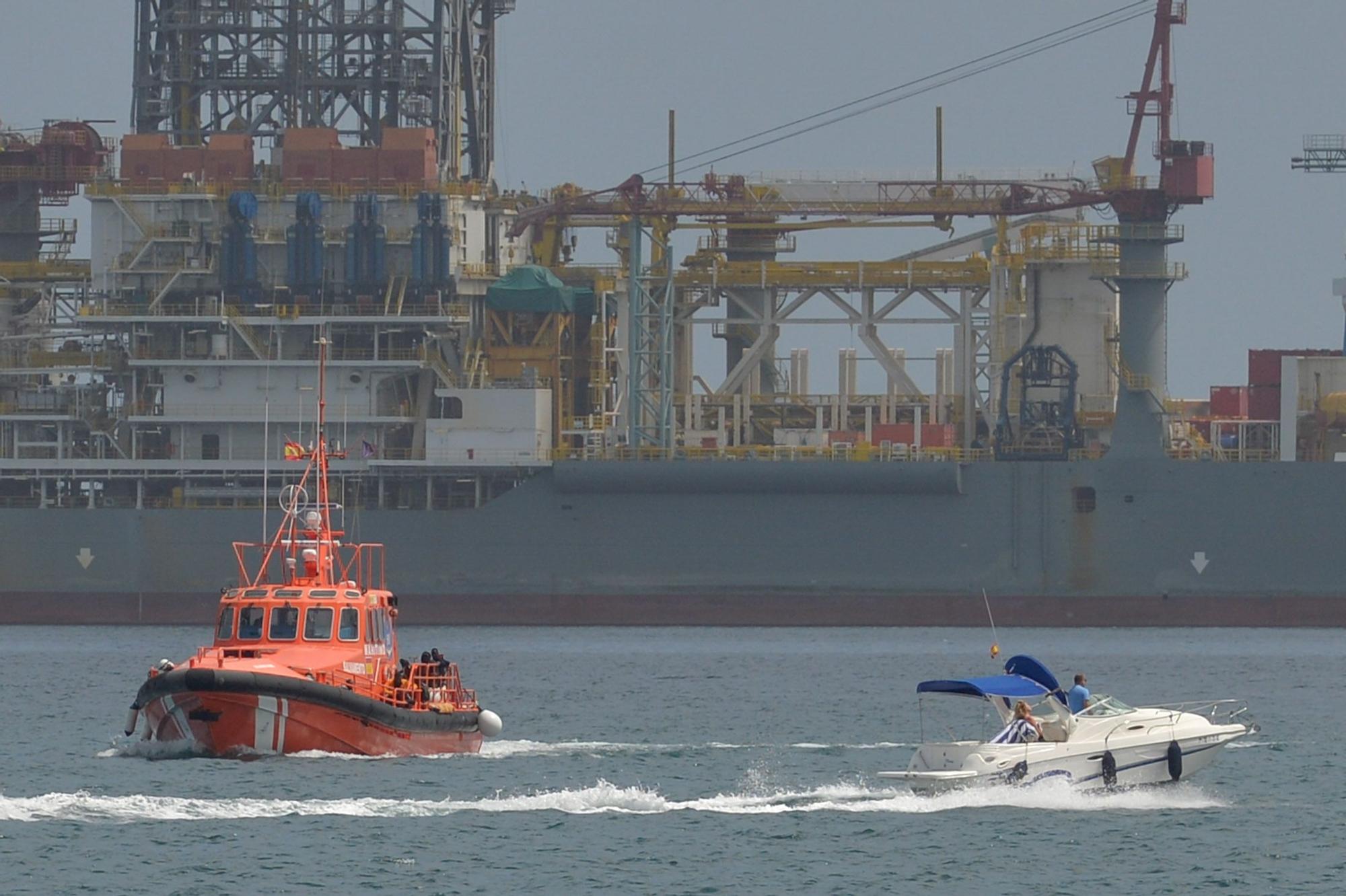 Llegada de cayuco al Muelle Deportivo (28/03/21)